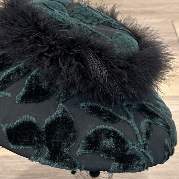 Vtg Whittall & Shon Green Velvet Feather Trim Veil Pom Pom Derby Fascinator Hat main image 9